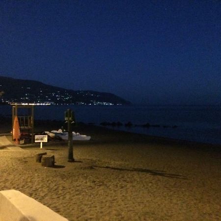 Casa Vacanze Il Gelsomino パッティ エクステリア 写真